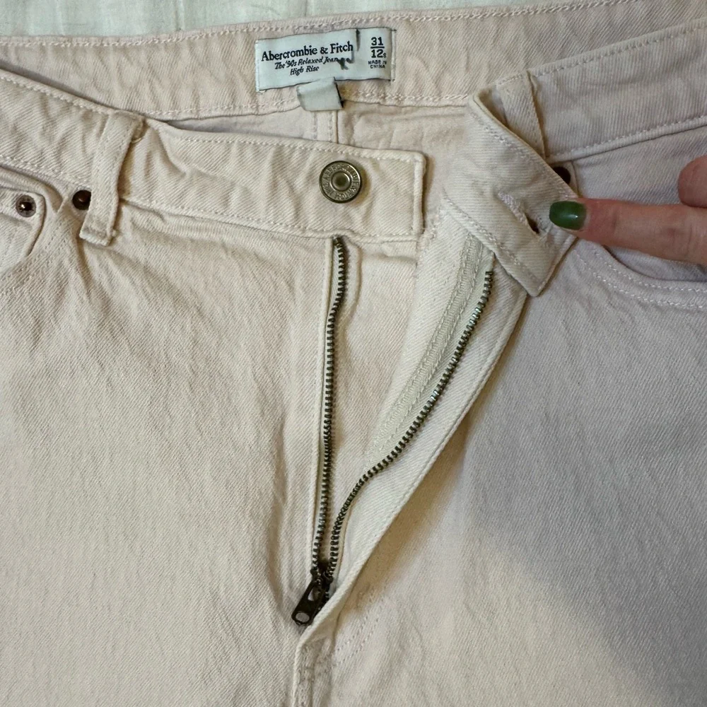 💖 Abercrombie & Fitch Light Pink High Rise Straight Jeans 31 (12) Short 👖